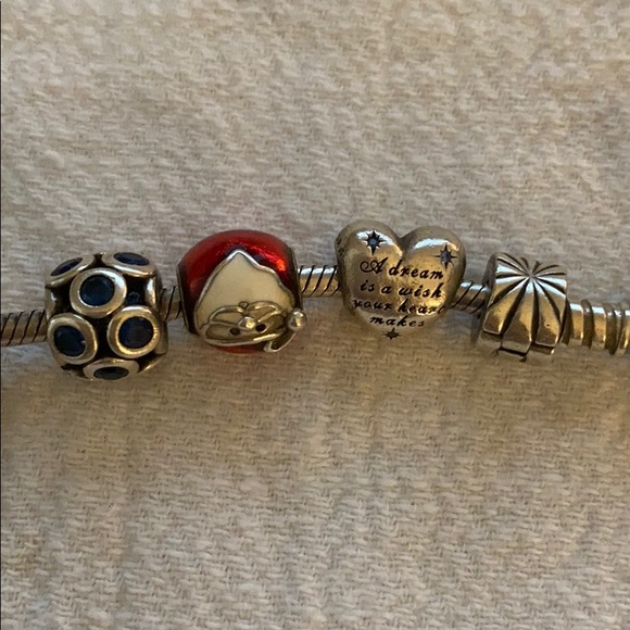 Pandora bracelet with 17 charms - Picture 3 of 4
